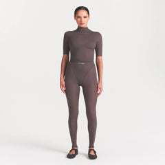 NikeSKIMS WEIGHTLESS LAYERS V-PANEL 28" LEGGING | BOULDER