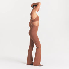 NikeSKIMS MATTE SLIM FLARE LEGGING | CAROB BROWN