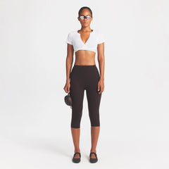 NikeSKIMS PERFORMANCE COTTON BLEND SHORT SLEEVE V-NECK CROP TOP | SNOW