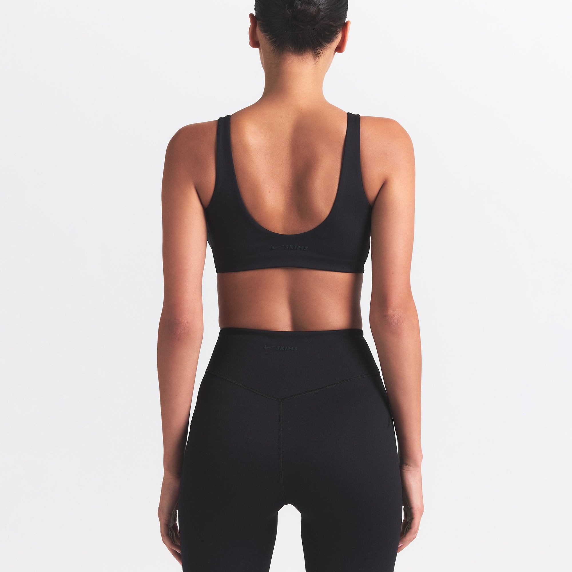 NikeSKIMS MATTE TWIST-FRONT BRA | OBSIDIAN