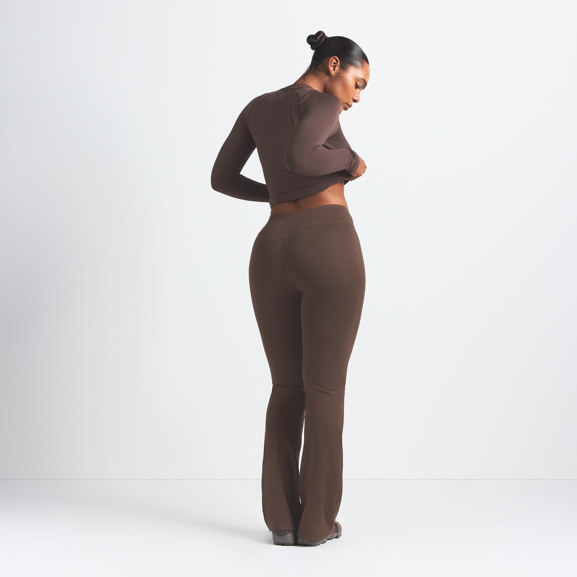 NikeSKIMS MATTE SLIM FLARE LEGGING | DARK SEPIA
