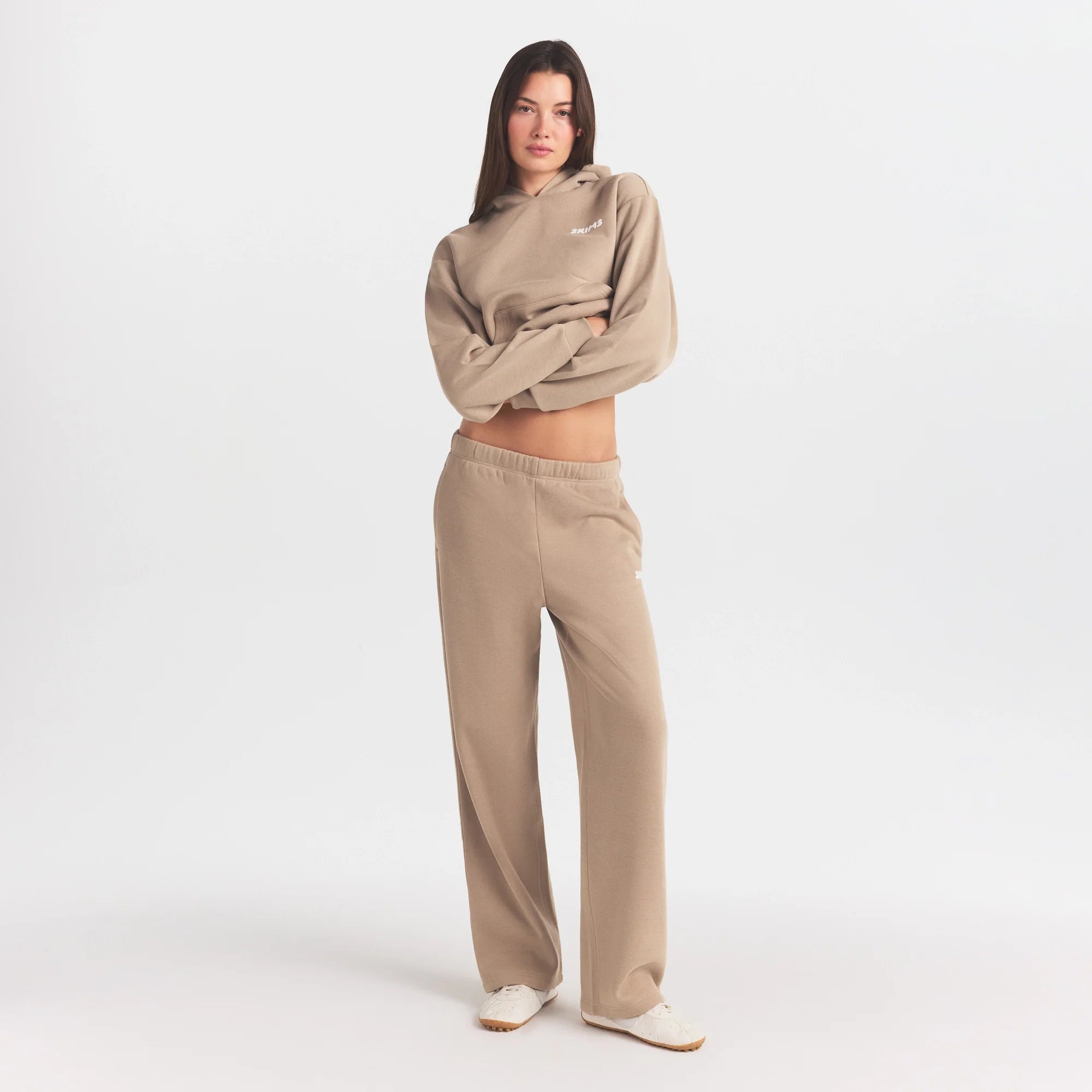 COTTON FLEECE STRAIGHT LEG PANT WITH EMBOSSED LOGO | LATTE