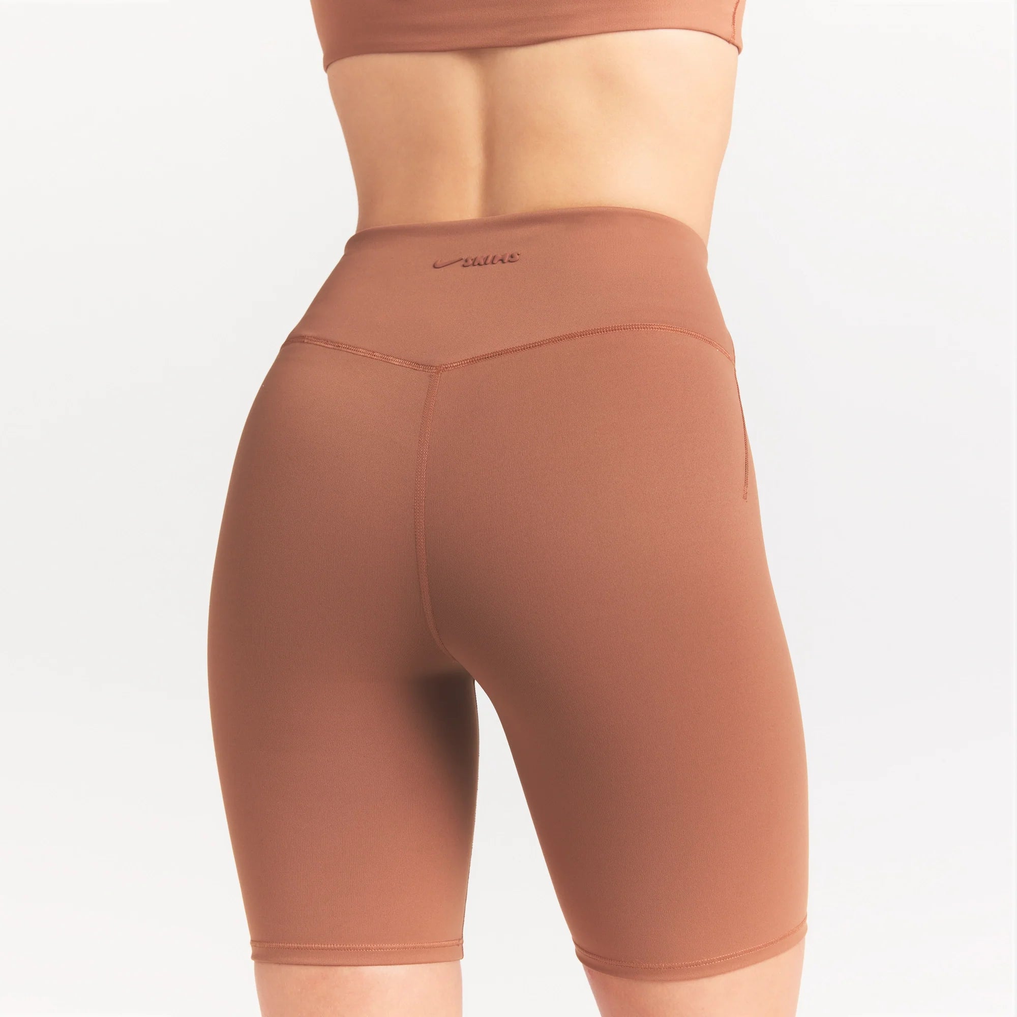 NikeSKIMS MATTE 7" BIKER SHORT | CAROB BROWN