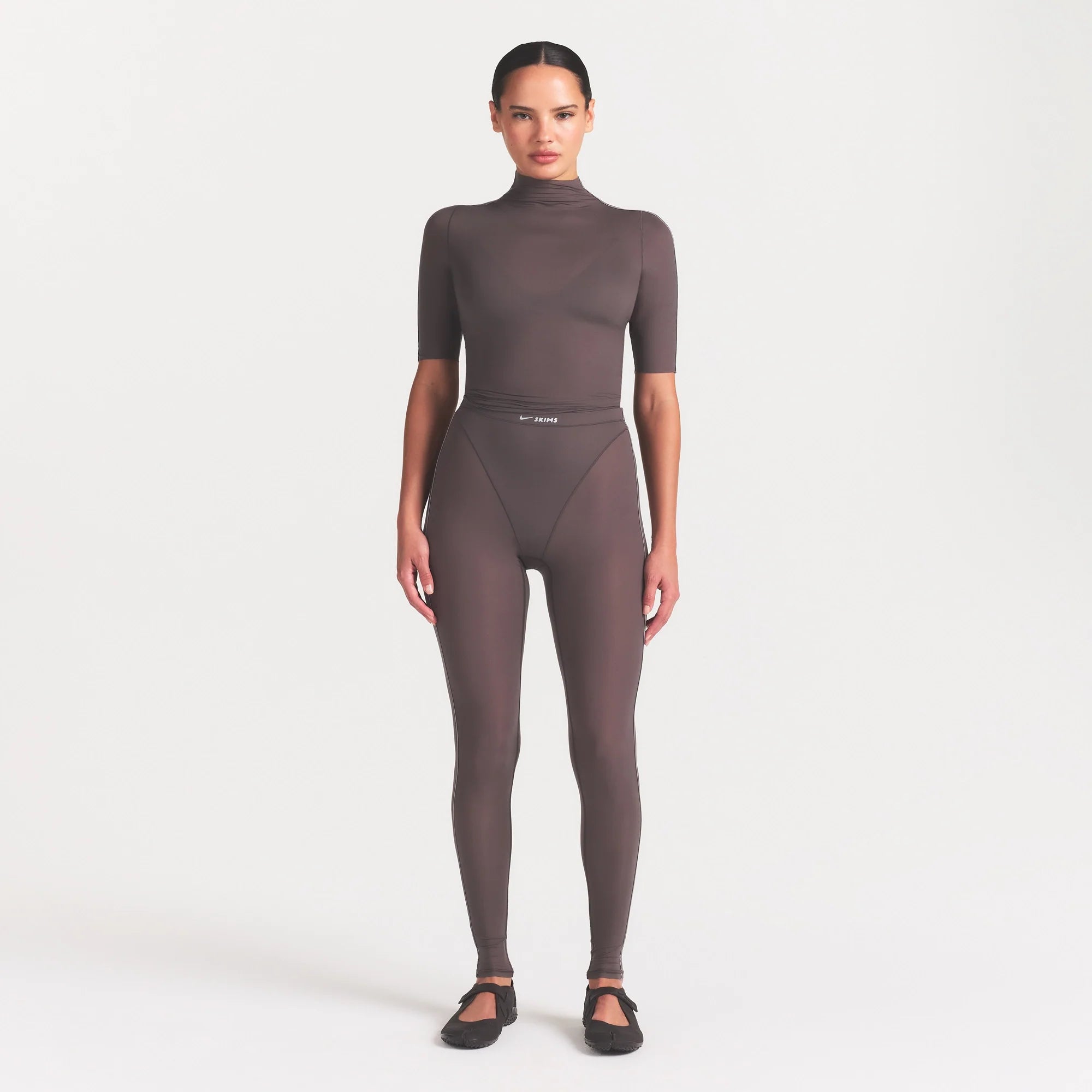 NikeSKIMS WEIGHTLESS LAYERS V-PANEL 28" LEGGING | BOULDER