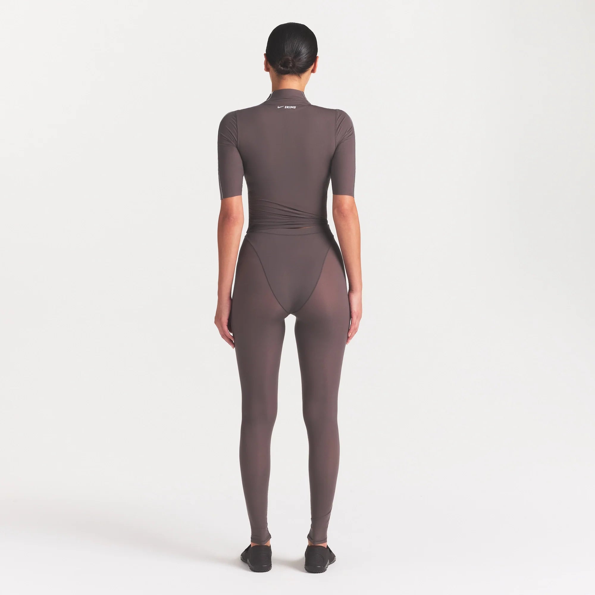 NikeSKIMS WEIGHTLESS LAYERS V-PANEL 28" LEGGING | BOULDER