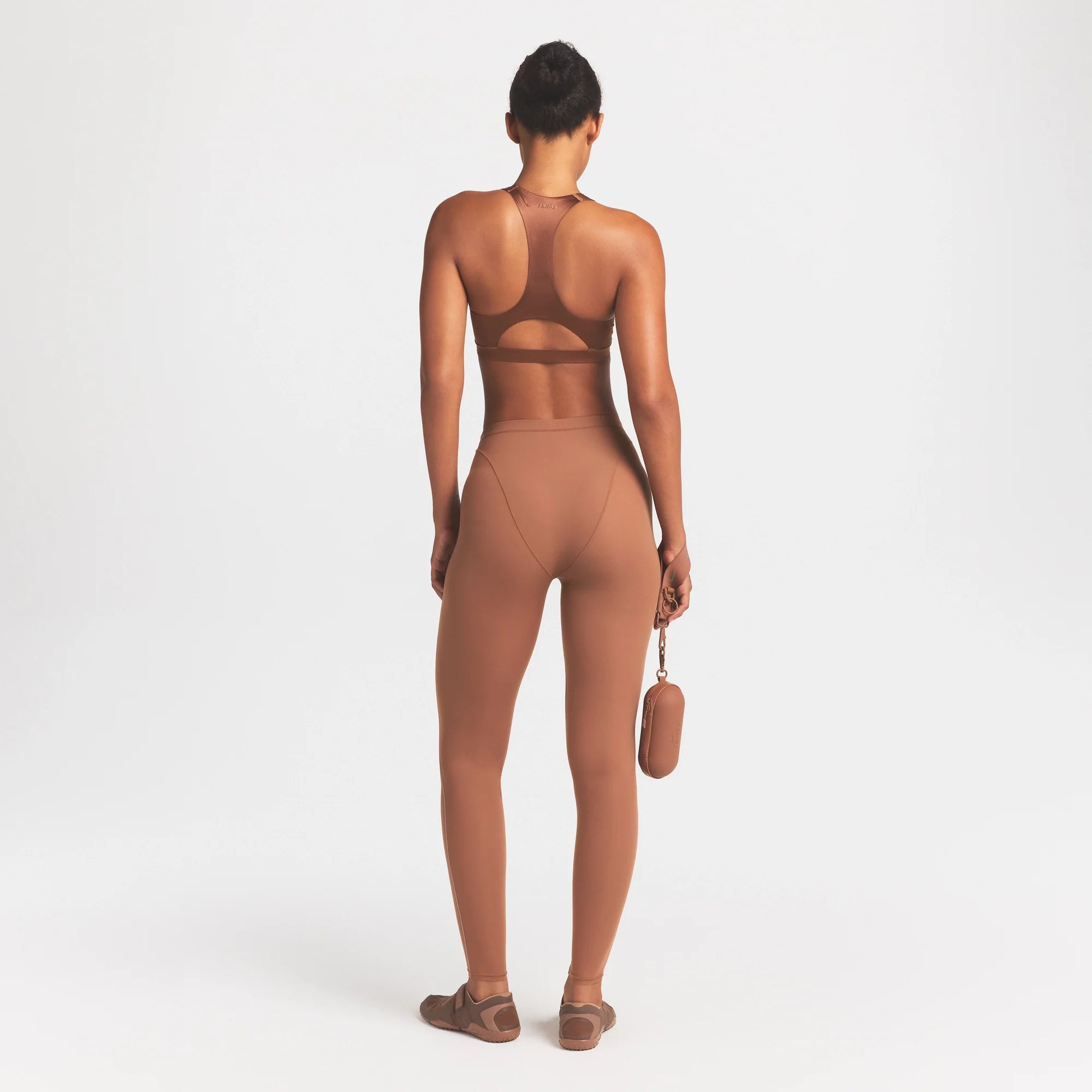 NikeSKIMS WEIGHTLESS LAYERS V-PANEL 28" LEGGING | CAROB BROWN