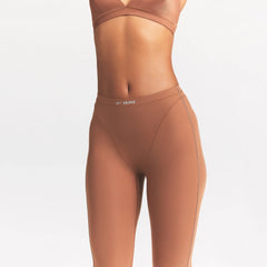 NikeSKIMS WEIGHTLESS LAYERS V-PANEL 28" LEGGING | CAROB BROWN