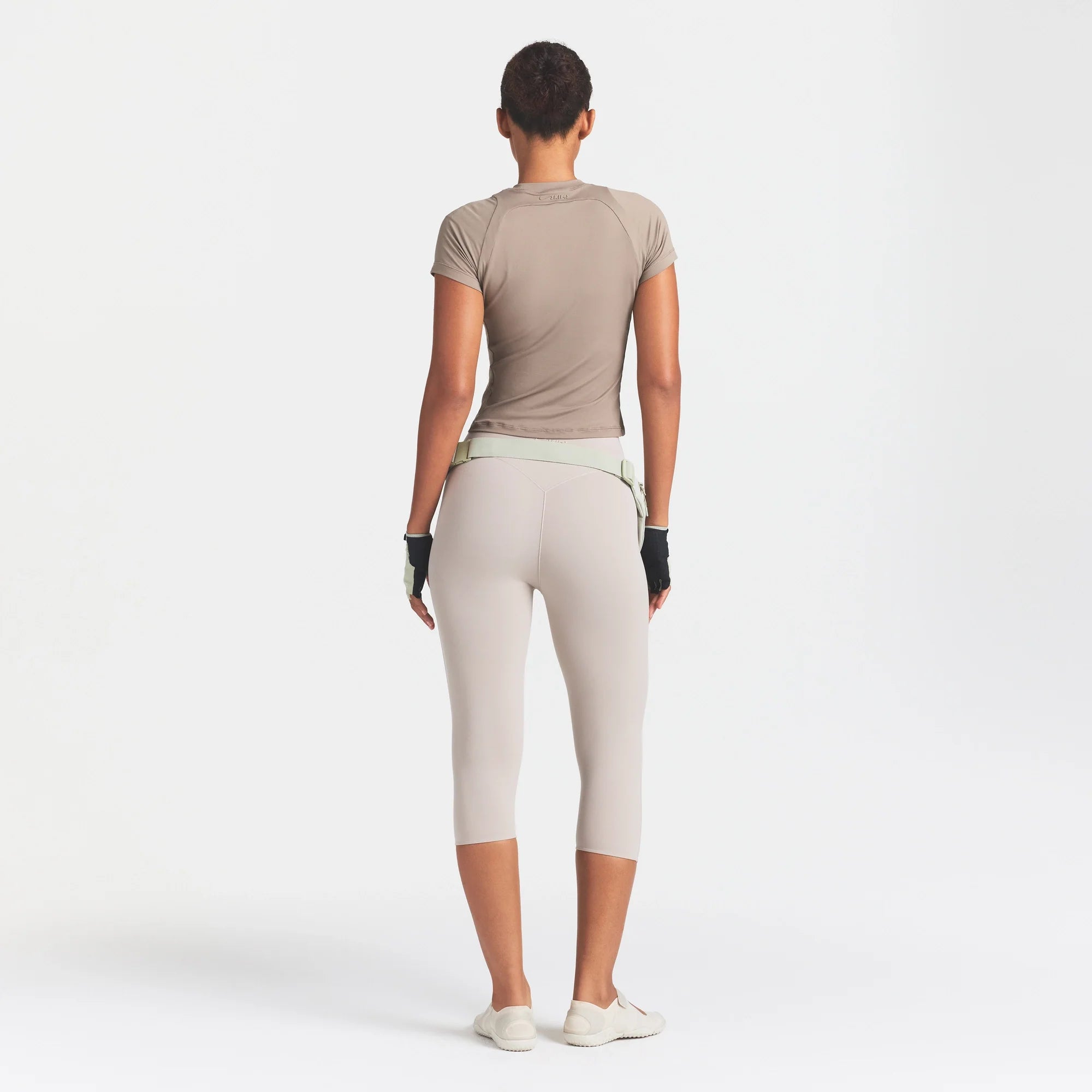 NikeSKIMS STUDIO STRETCH 17" CAPRI LEGGING | LINEN