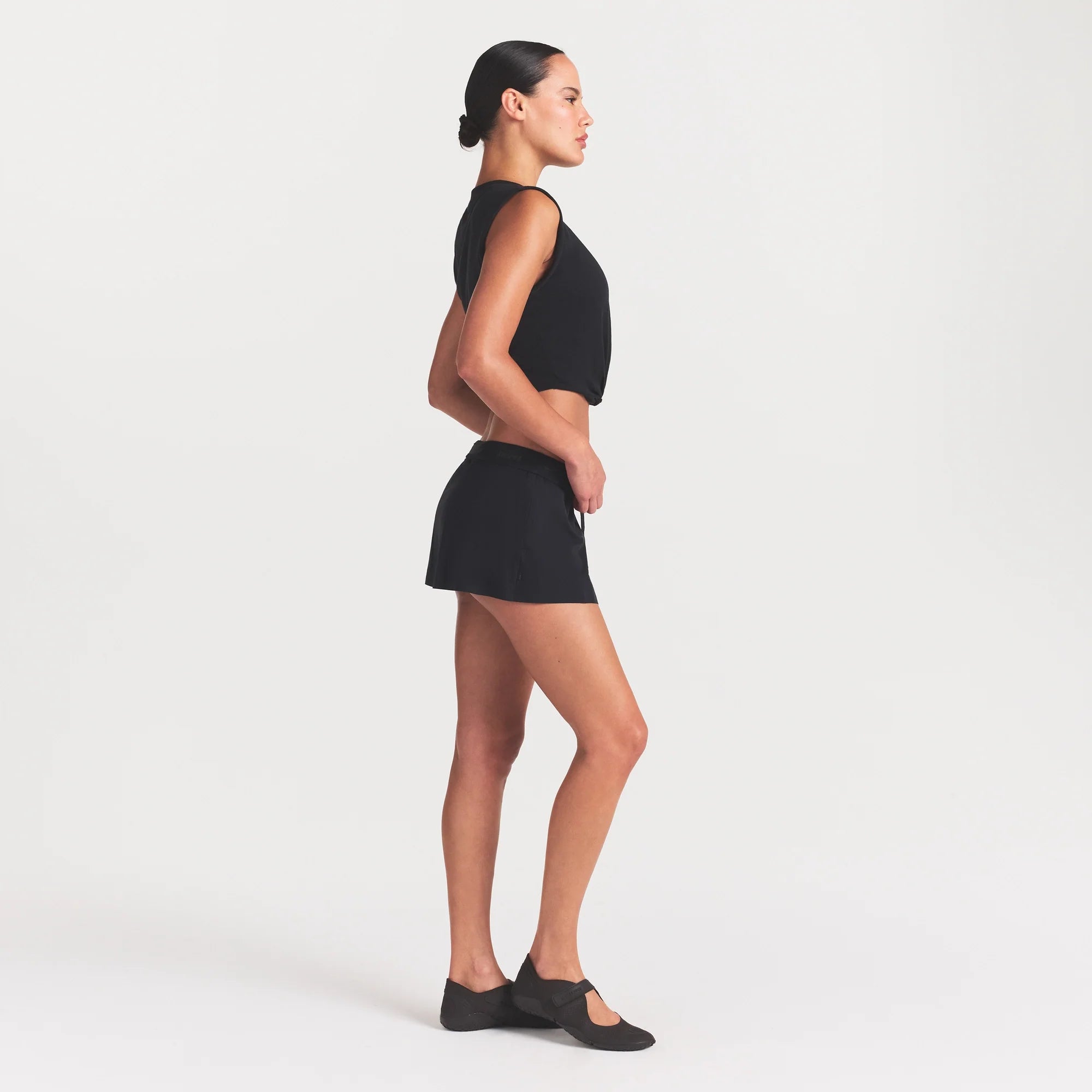 NikeSKIMS STRETCH NYLON SKORT | OBSIDIAN