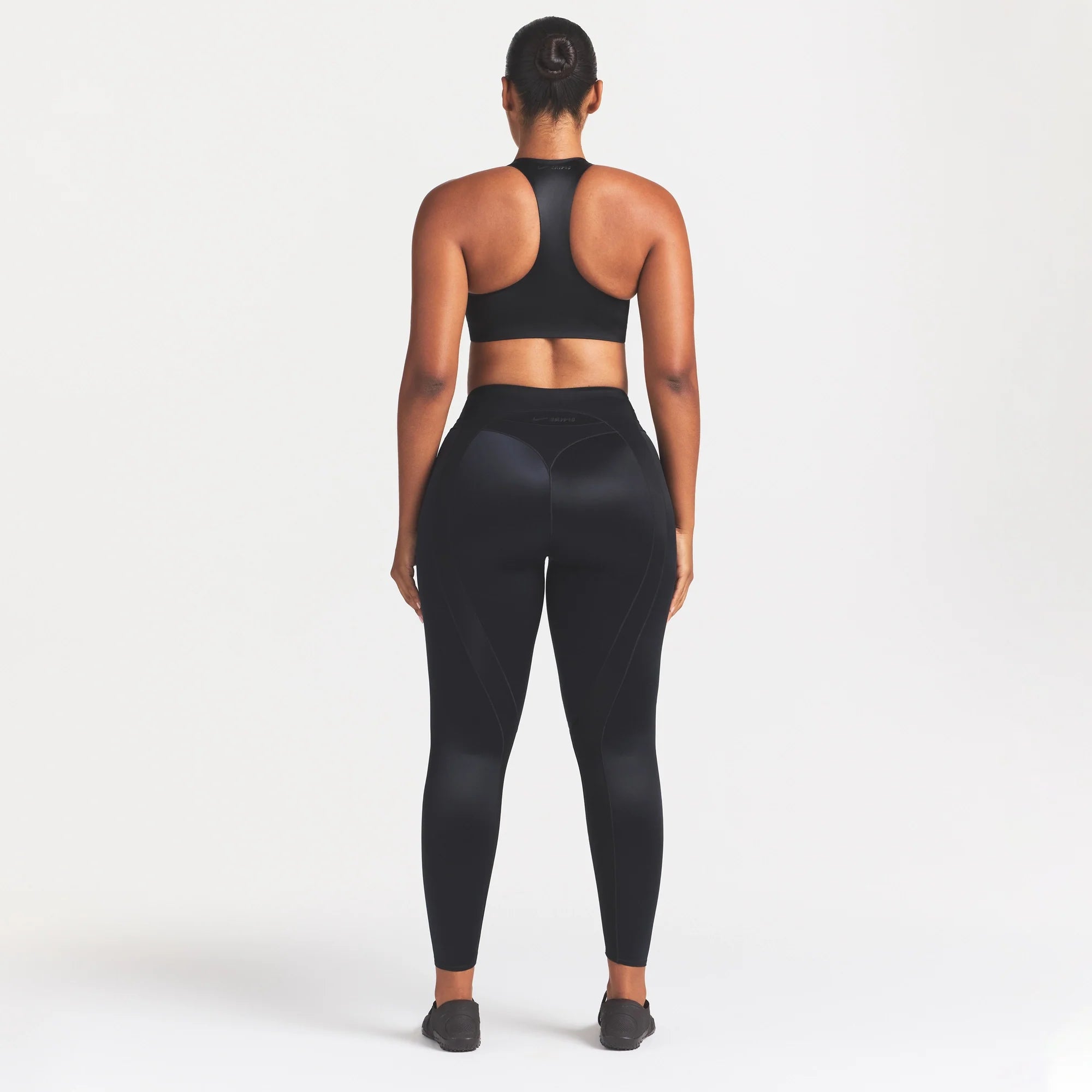 NikeSKIMS SATIN SHINE PANELED 26” LEGGING | OBSIDIAN