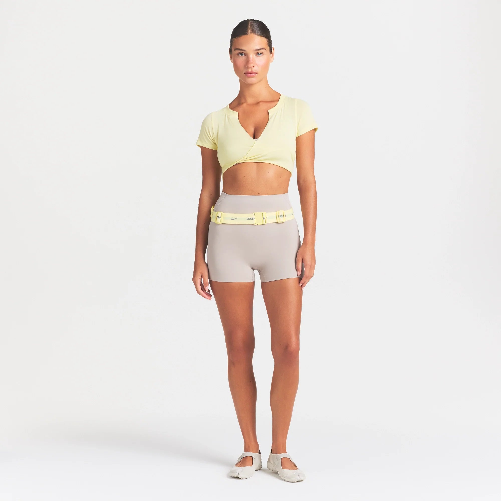 NikeSKIMS STUDIO STRETCH 3" SHORT | LINEN