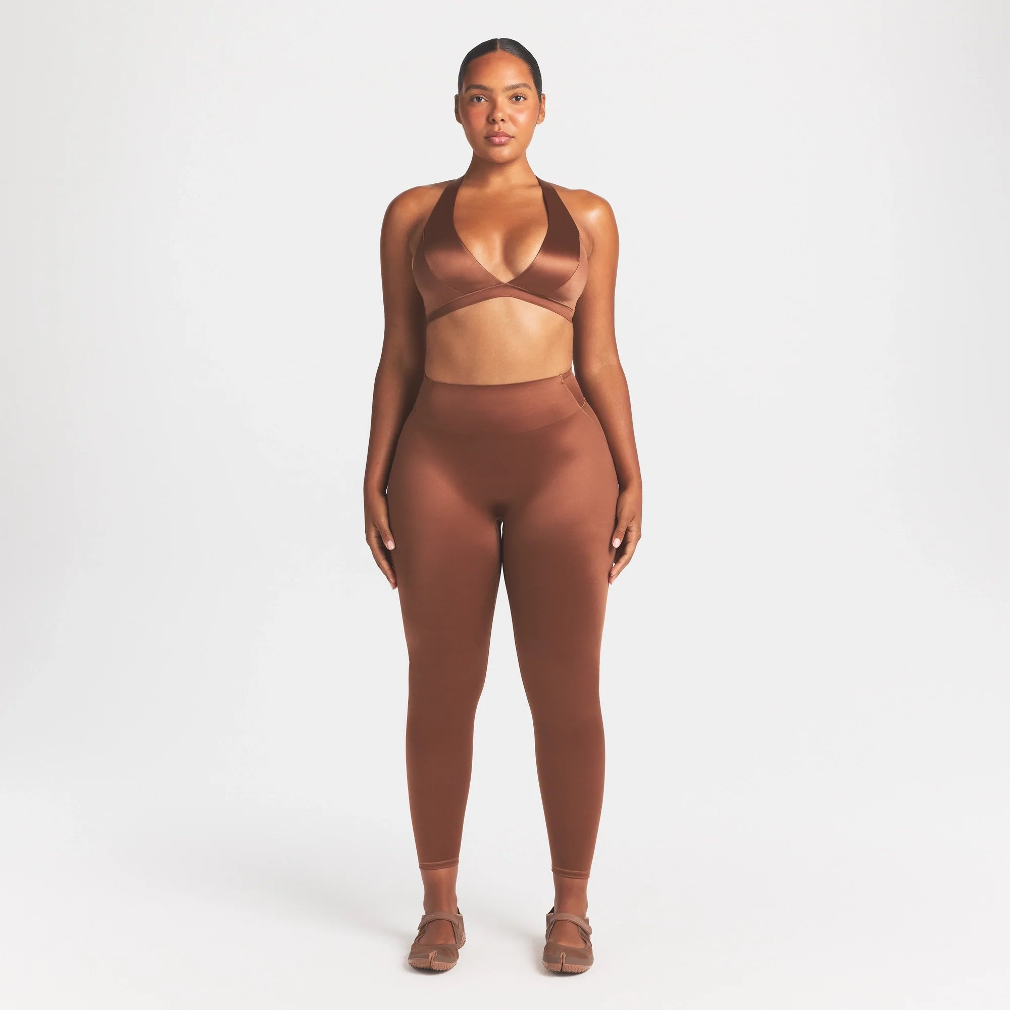 NikeSKIMS SATIN SHINE RACERBACK BRA | CAROB BROWN