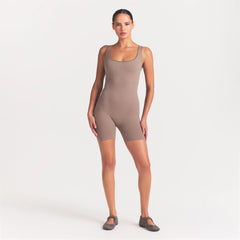 NikeSKIMS RIBBED SEAMLESS SCOOP 5" ONE PIECE | DRIFTWOOD