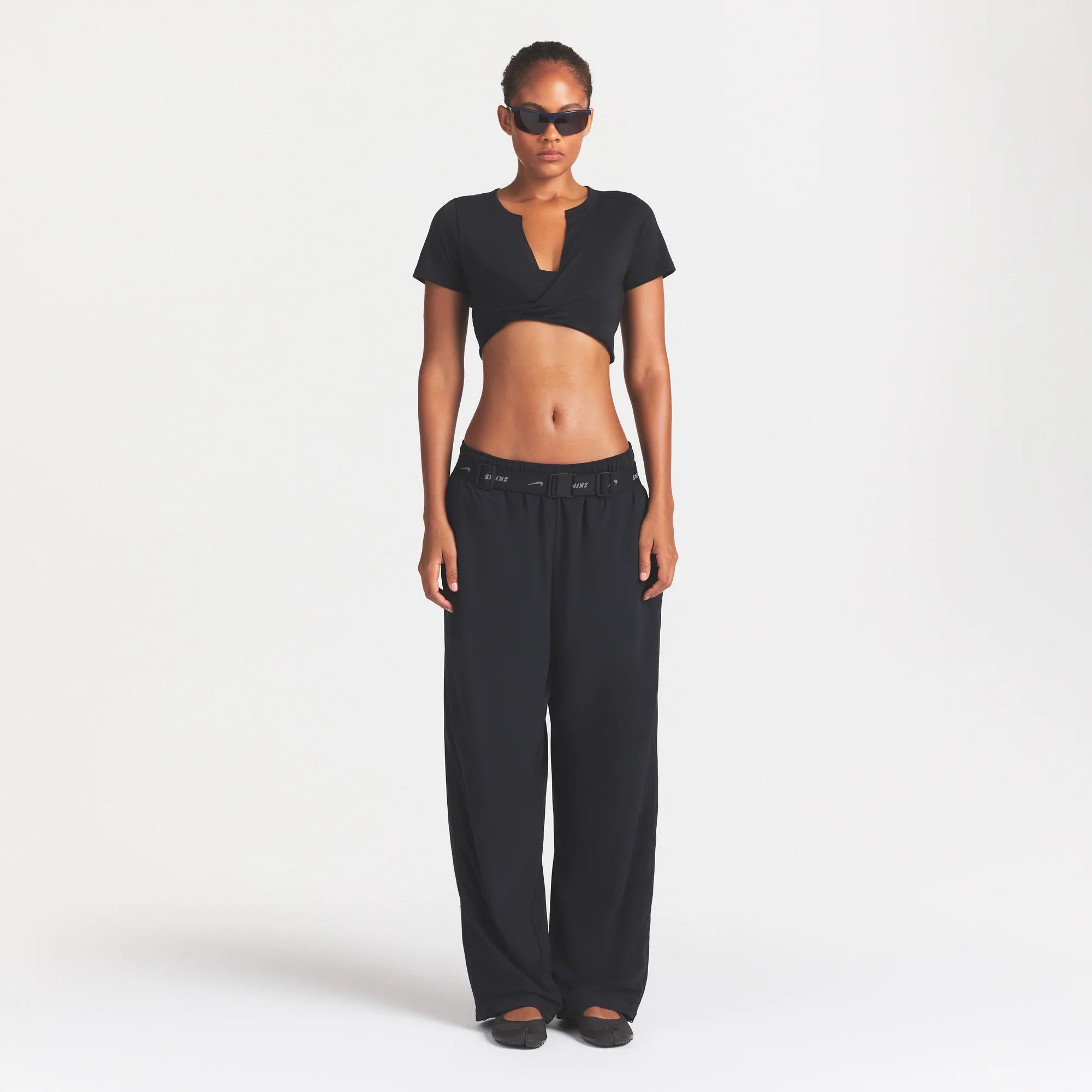 NikeSKIMS PERFORMANCE COTTON BLEND CROP TWIST TANK | OBSIDIAN