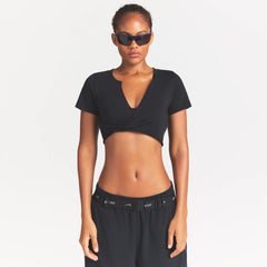 NikeSKIMS PERFORMANCE COTTON BLEND SHORT SLEEVE V-NECK CROP TOP | OBSIDIAN