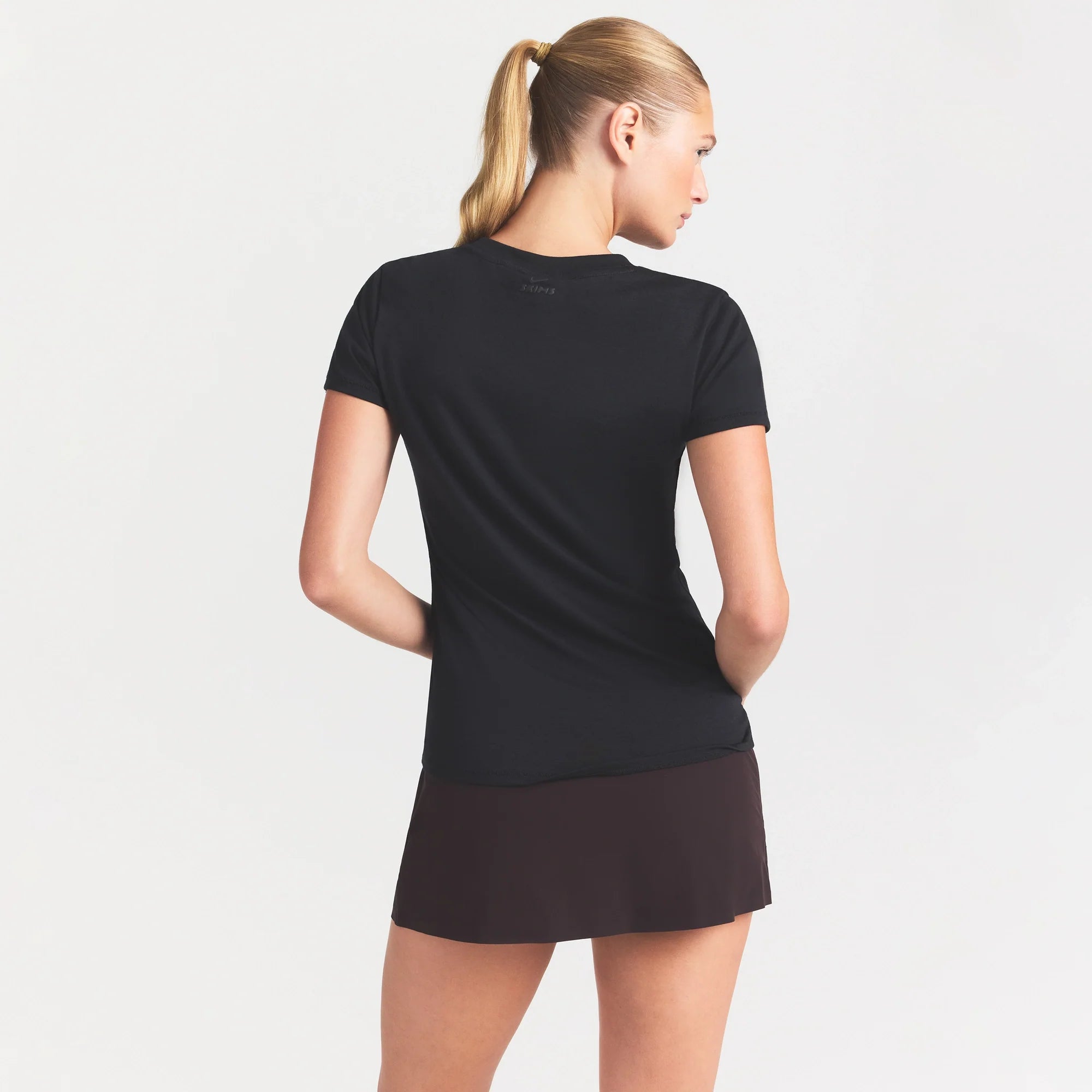 NikeSKIMS PERFORMANCE COTTON BLEND SHORT SLEEVE TOP | OBSIDIAN