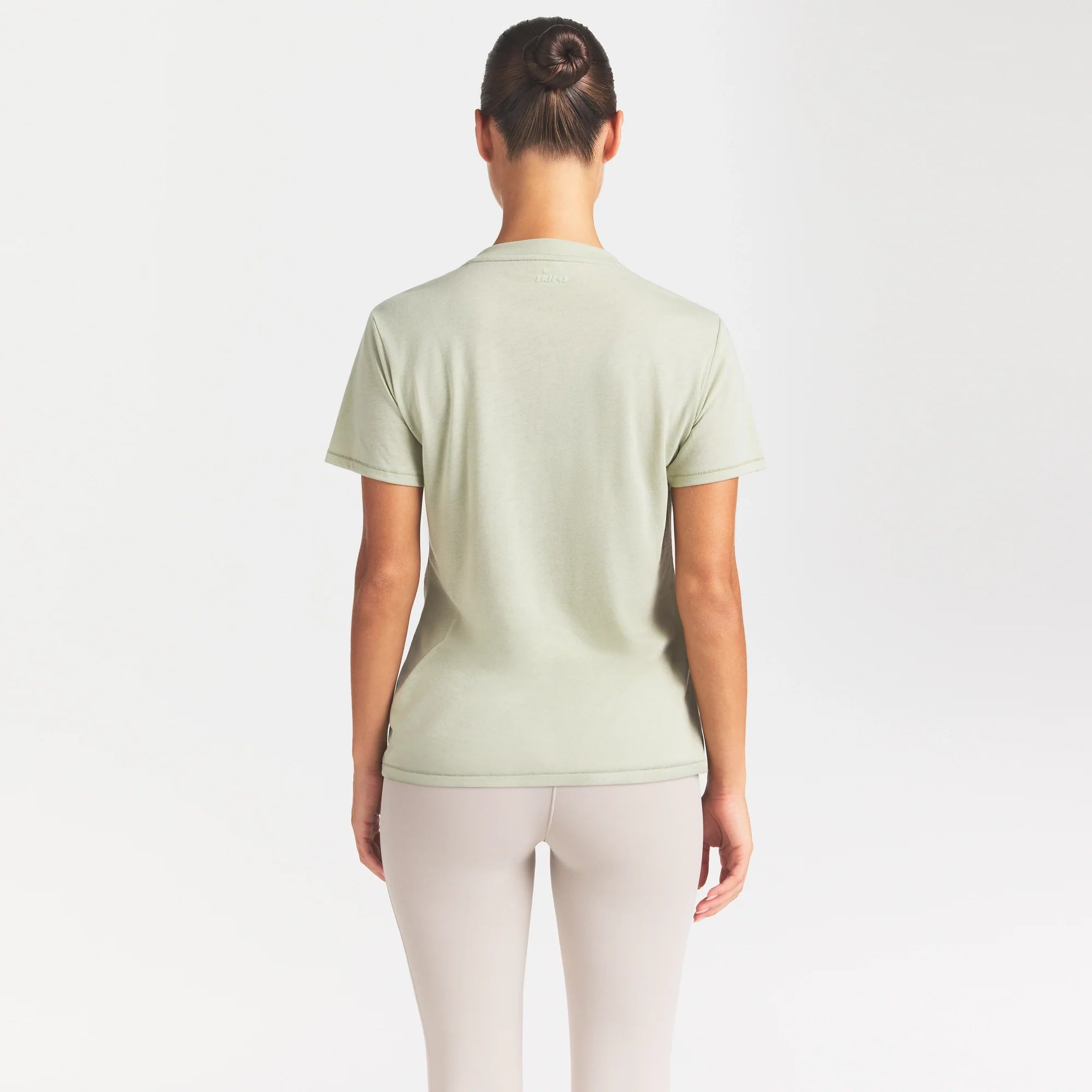 NikeSKIMS PERFORMANCE COTTON BLEND SHORT SLEEVE V-NECK TOP | TALC