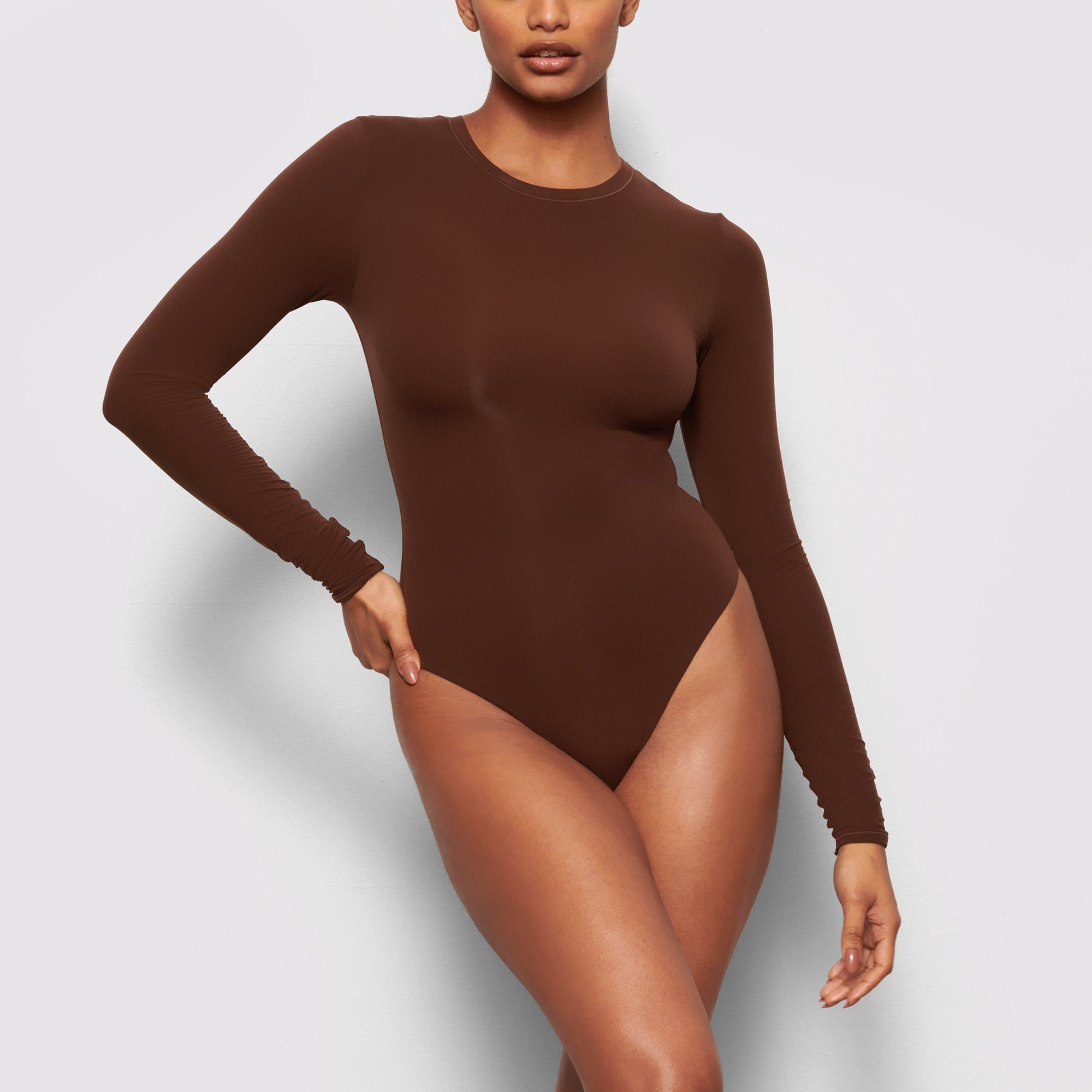 FITS EVERYBODY LONG SLEEVE CREW NECK BODYSUIT | COCOA