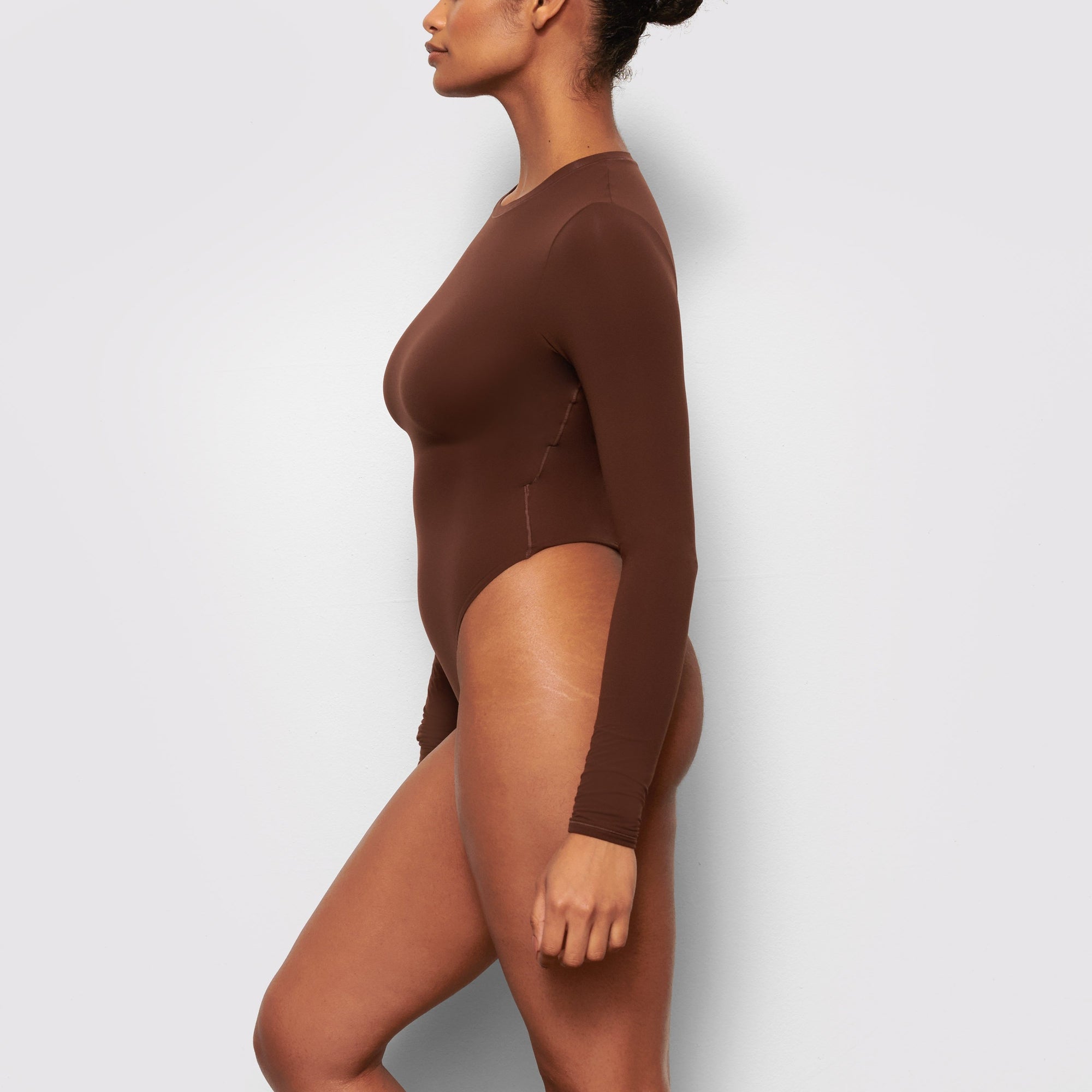 FITS EVERYBODY LONG SLEEVE CREW NECK BODYSUIT | COCOA