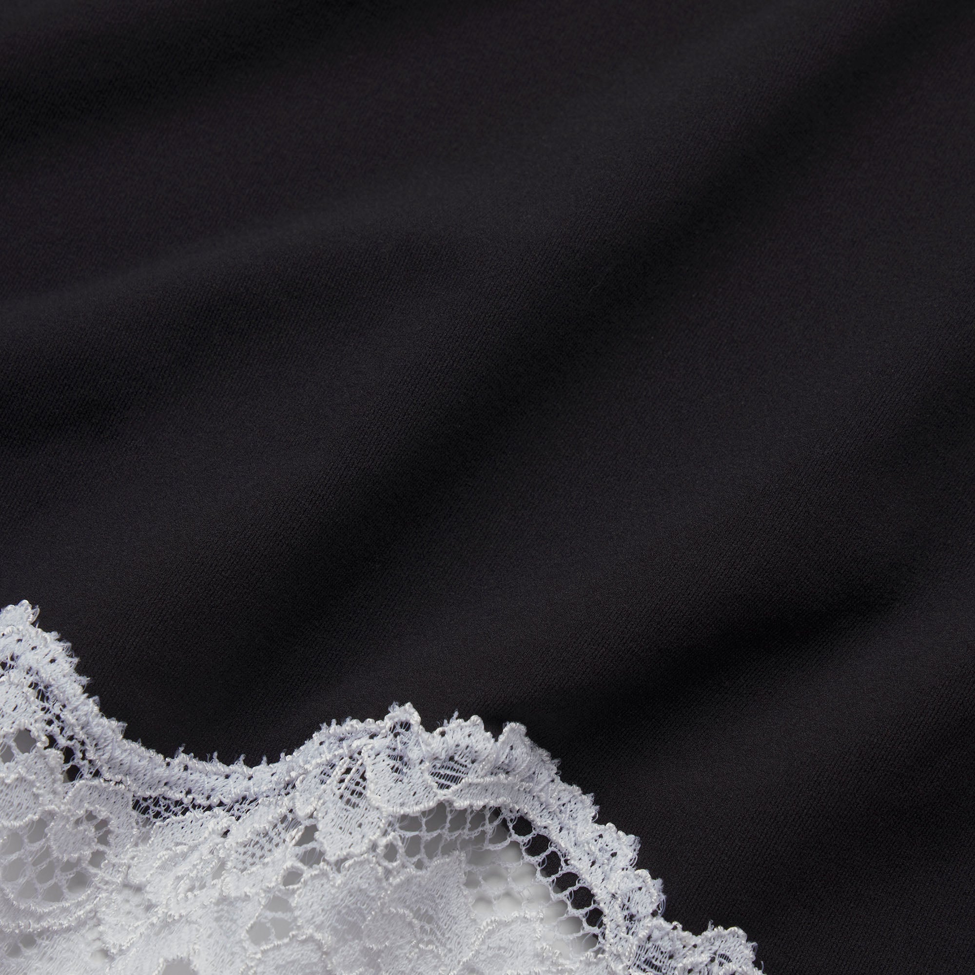 FITS EVERYBODY LACE STRING THONG | OBSIDIAN CONTRAST