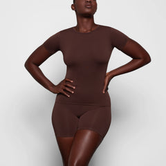 SOFT SMOOTHING SEAMLESS T-SHIRT | COCOA
