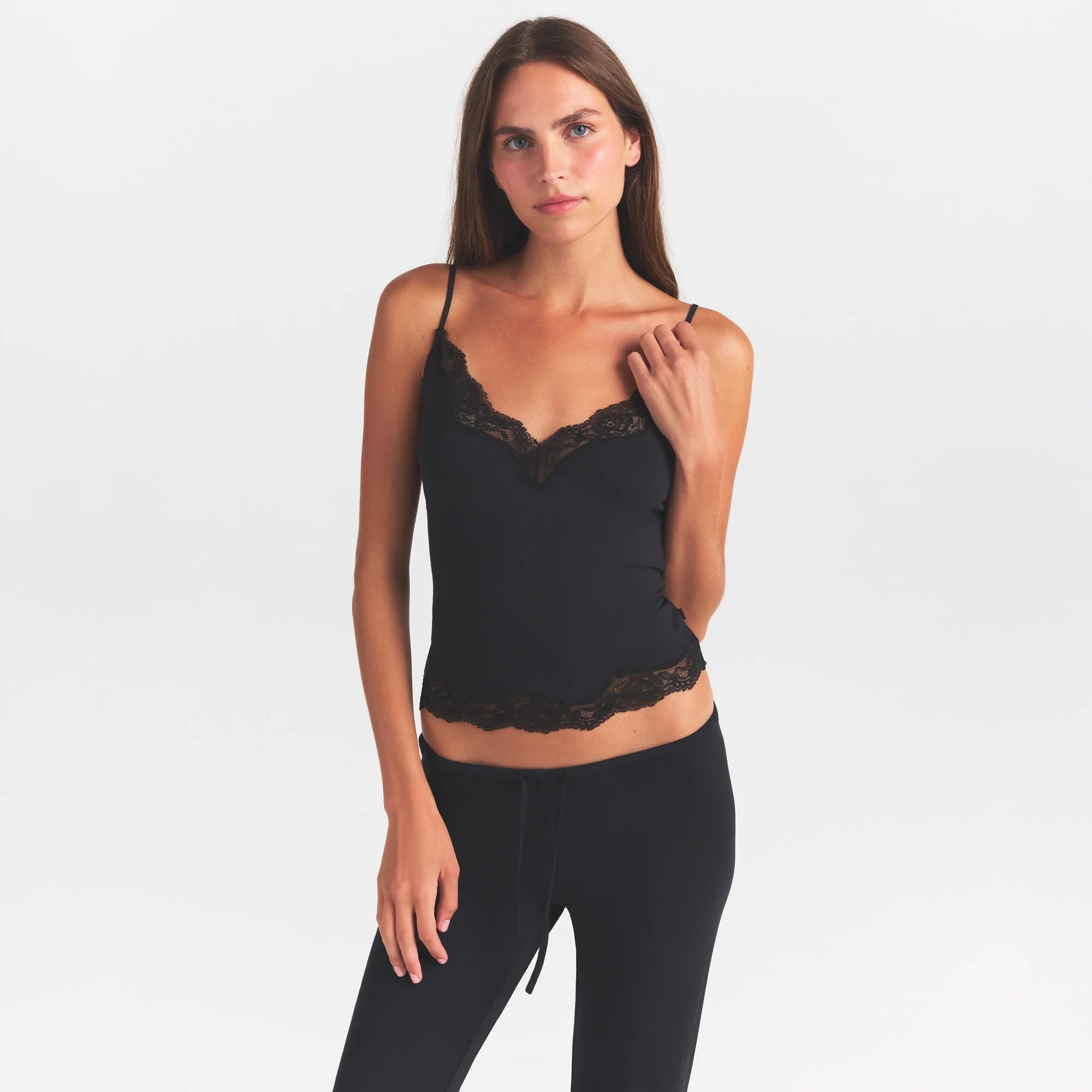 SKIMS SLEEP LACE CAMI AND PANT SLEEP SET | ONYX