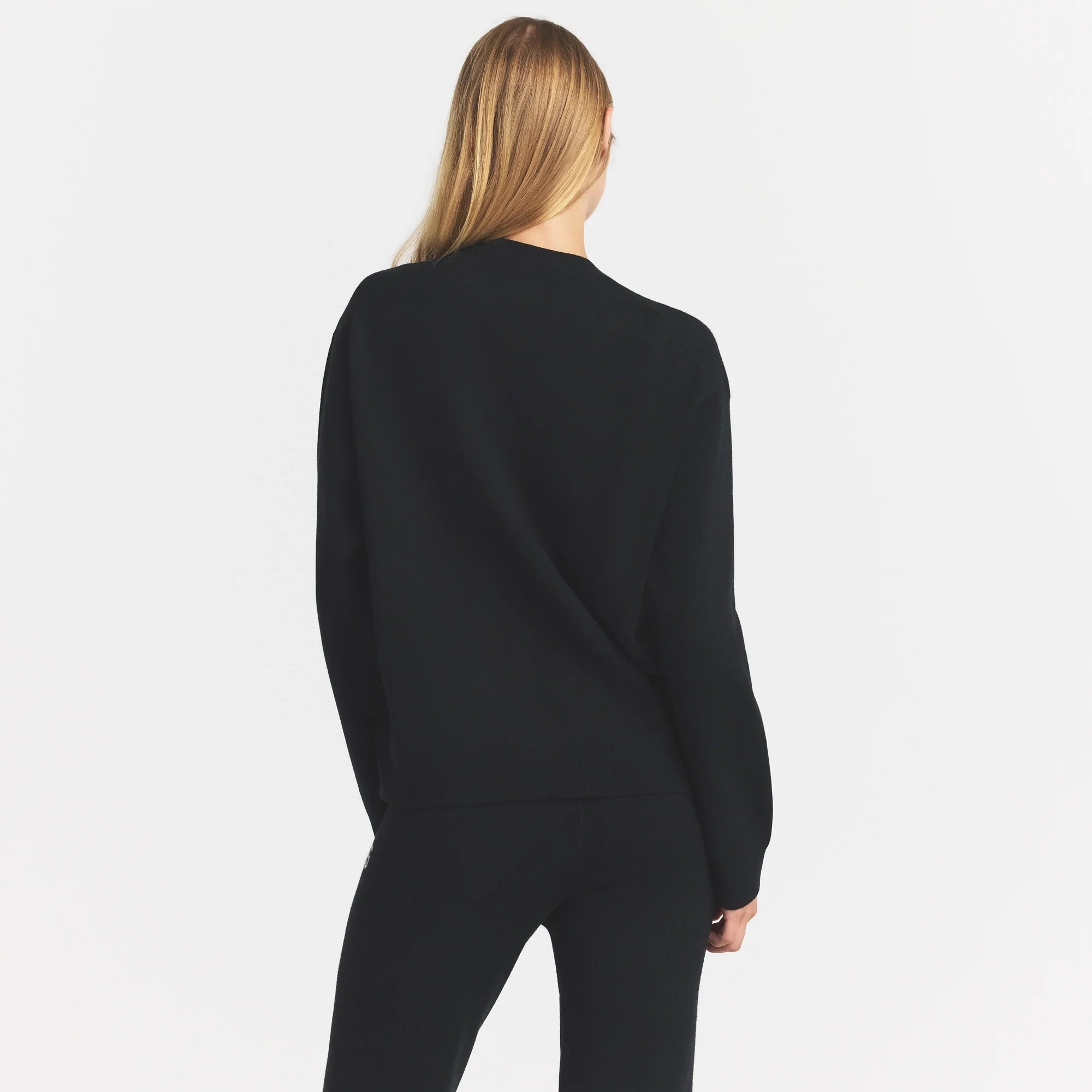 SWEATER KNIT LOGO PULLOVER | ONYX EGRET