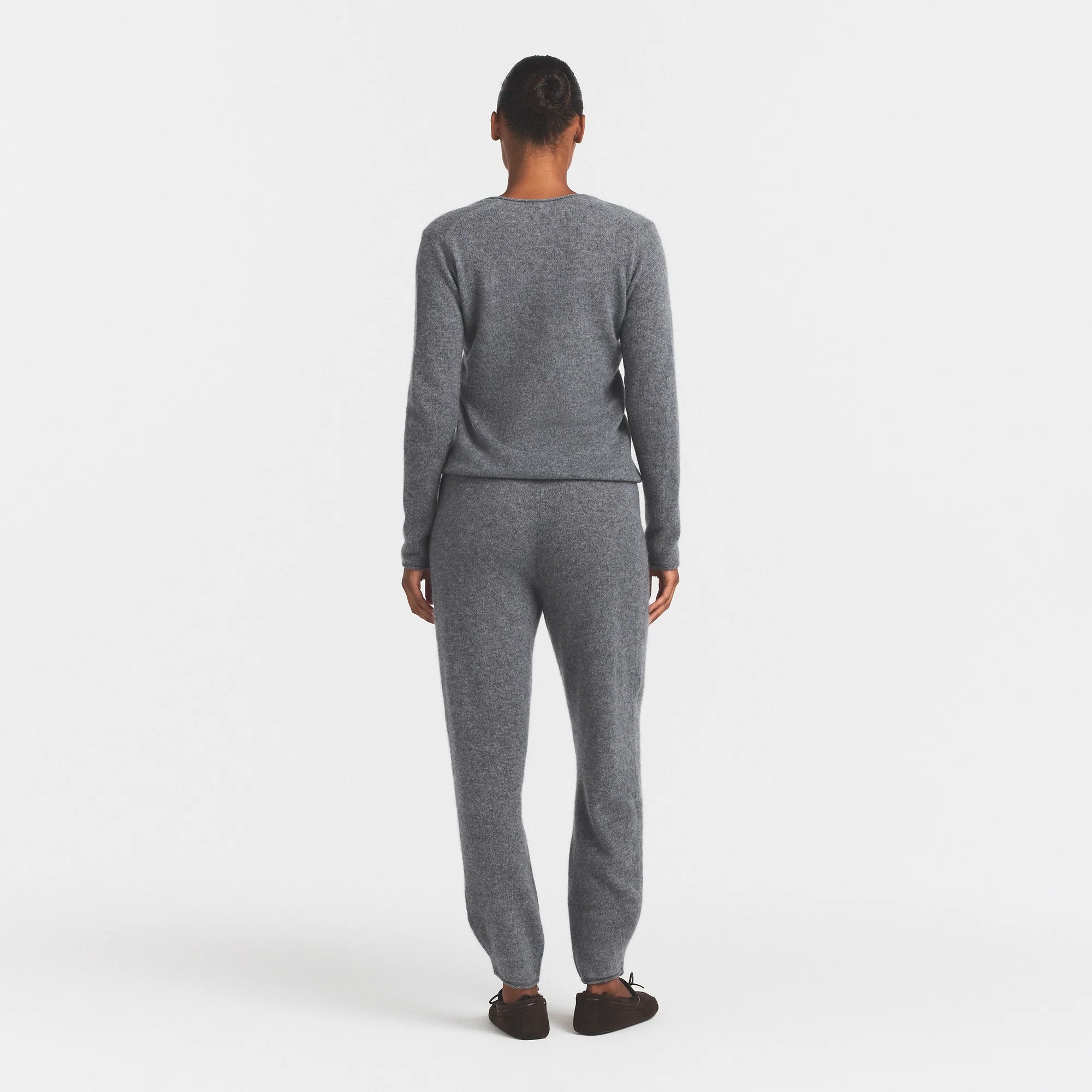 AIRY CASHMERE V-NECK PULLOVER | DARK HEATHER GREY