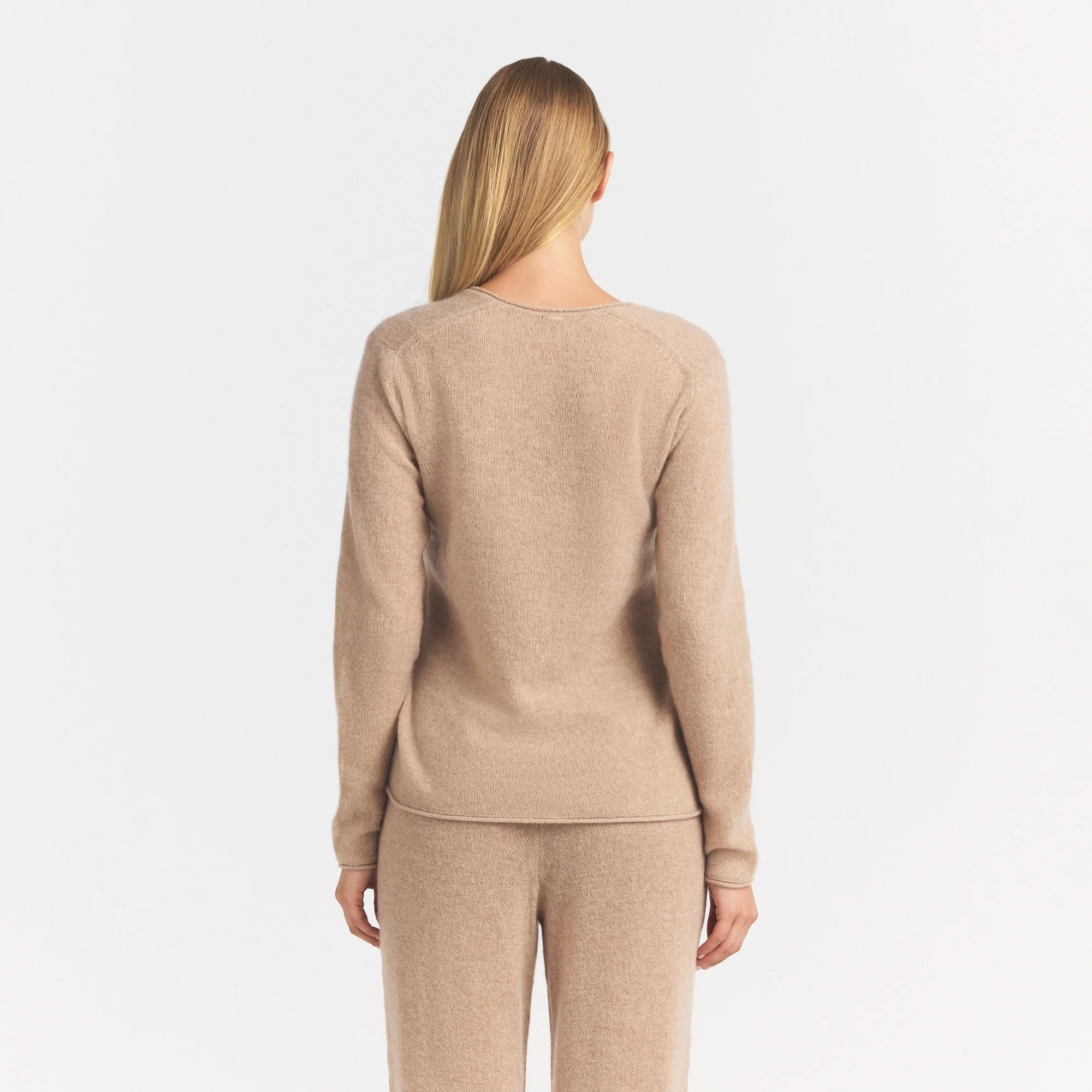 AIRY CASHMERE V-NECK PULLOVER | TOFFEE