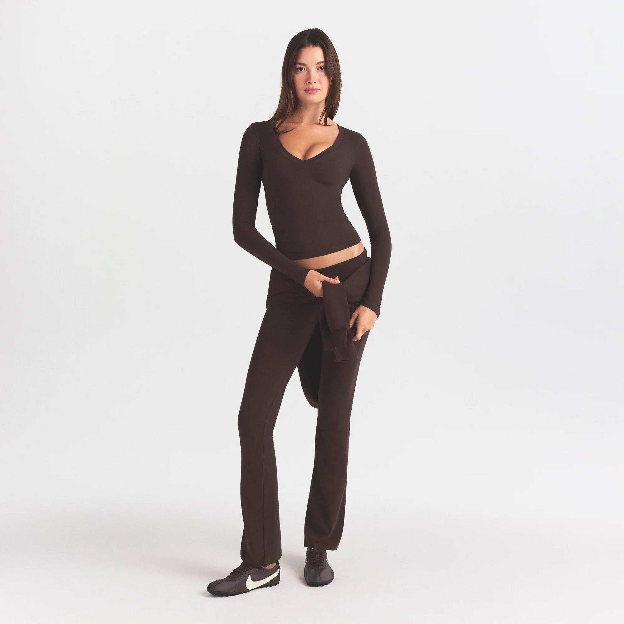COTTON JERSEY V NECK LONG SLEEVE TOP  | ESPRESSO