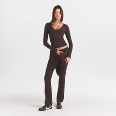 COTTON JERSEY V NECK LONG SLEEVE TOP  | ESPRESSO